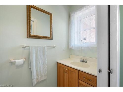 2657 County 11 Road, Greater Napanee, ON - Indoor Photo Showing Bathroom