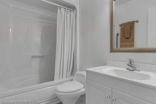 376 James Street, Gananoque, ON - Indoor Photo Showing Bathroom