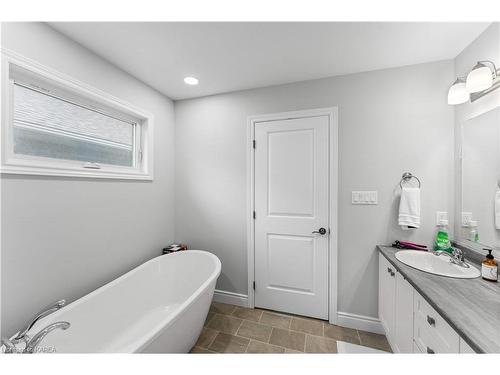 269 Holden Street, Kingston, ON - Indoor Photo Showing Bathroom