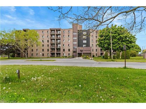 208-17 Eldon Hall Place, Kingston, ON - Outdoor