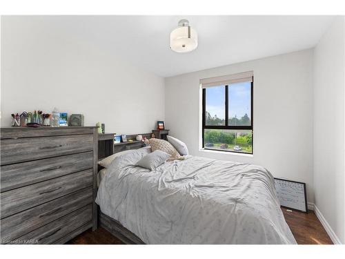 411-17 Eldon Hall Place, Kingston, ON - Indoor Photo Showing Bedroom