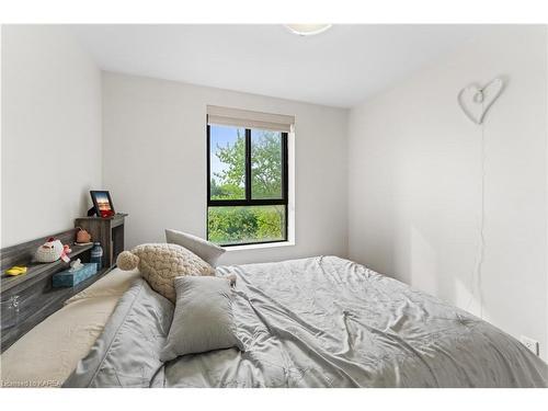 411-17 Eldon Hall Place, Kingston, ON - Indoor Photo Showing Bedroom