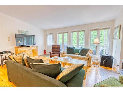 710 Sunset Shores Lane, Tichborne, ON - Indoor Photo Showing Living Room