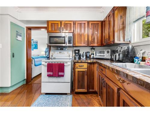 956 Portsmouth Avenue, Kingston, ON - Indoor Photo Showing Kitchen