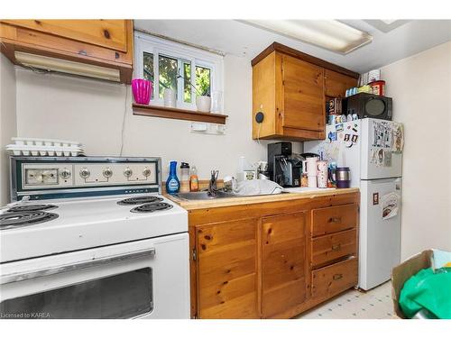956 Portsmouth Avenue, Kingston, ON - Indoor Photo Showing Kitchen