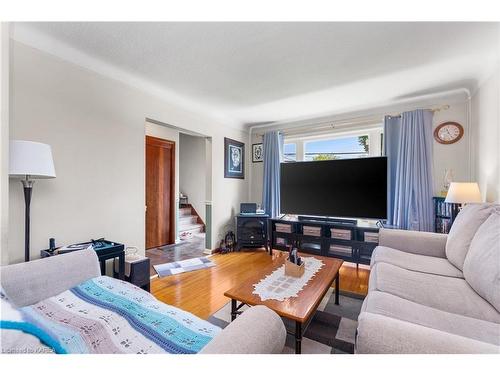 956 Portsmouth Avenue, Kingston, ON - Indoor Photo Showing Living Room