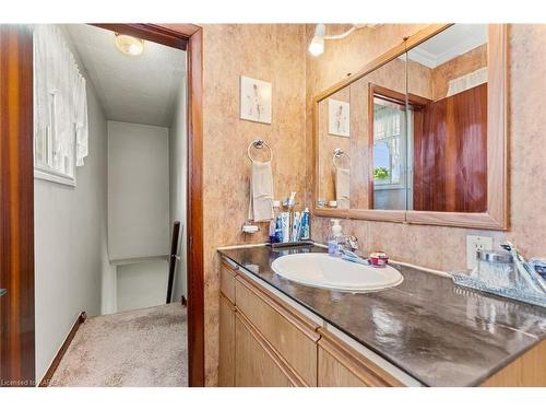 956 Portsmouth Avenue, Kingston, ON - Indoor Photo Showing Bathroom