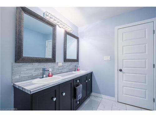 217 Clipper Court, Kingston, ON - Indoor Photo Showing Bathroom