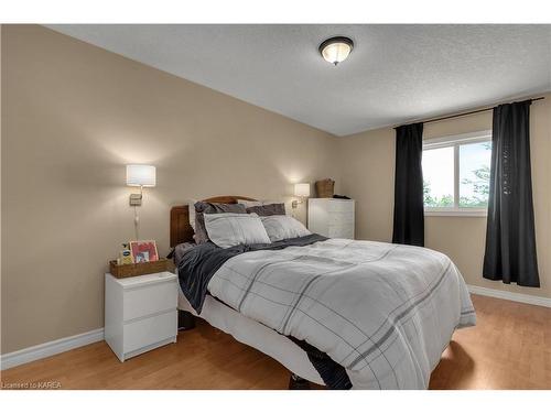 212 Briceland Street, Kingston, ON - Indoor Photo Showing Bedroom