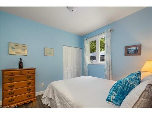 51 Applewood Cove Drive, Bath, ON - Indoor Photo Showing Bedroom