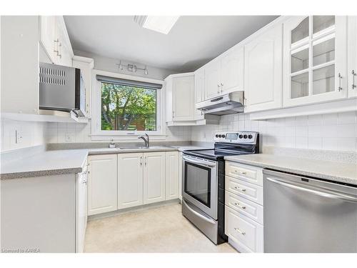 493 College Street, Kingston, ON - Indoor Photo Showing Kitchen