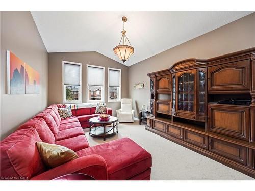 553 Quail Court, Kingston, ON - Indoor Photo Showing Living Room