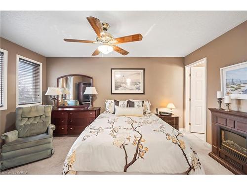 553 Quail Court, Kingston, ON - Indoor Photo Showing Bedroom