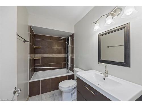 407-266 Guthrie Drive, Kingston, ON - Indoor Photo Showing Bathroom