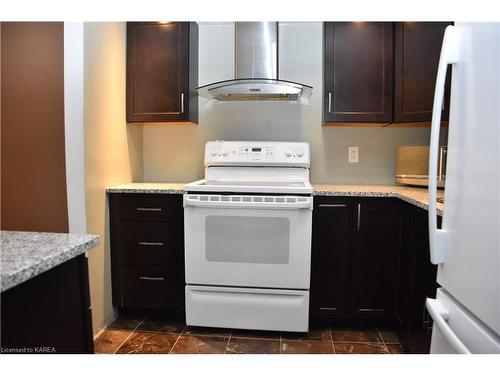 407-266 Guthrie Drive, Kingston, ON - Indoor Photo Showing Kitchen