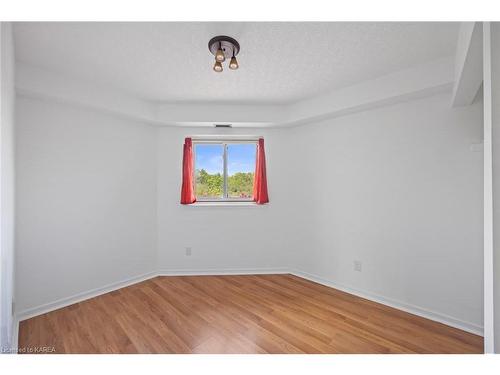407-266 Guthrie Drive, Kingston, ON - Indoor Photo Showing Other Room