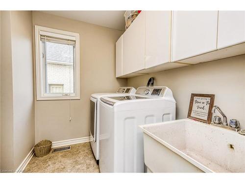 536 Forest Hill Drive E, Kingston, ON - Indoor Photo Showing Laundry Room