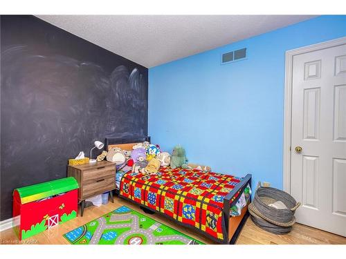 536 Forest Hill Drive E, Kingston, ON - Indoor Photo Showing Bedroom