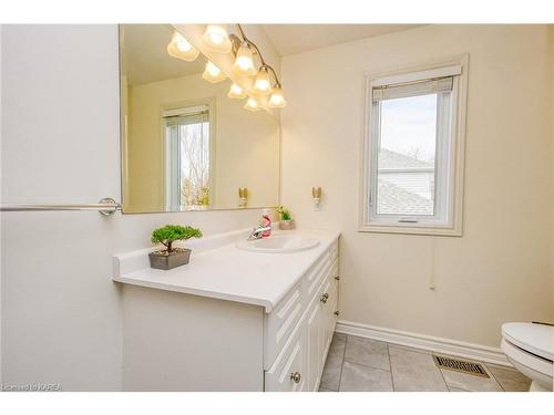 536 Forest Hill Drive E, Kingston, ON - Indoor Photo Showing Bathroom