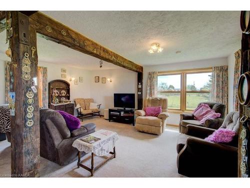 1329 Eden Grove Road, Lansdowne, ON - Indoor Photo Showing Living Room