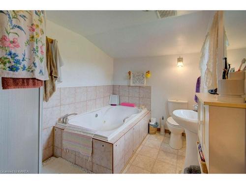 1329 Eden Grove Road, Lansdowne, ON - Indoor Photo Showing Bathroom