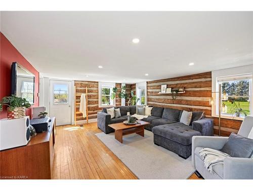 2232 Woodburn Road, Kingston, ON - Indoor Photo Showing Living Room