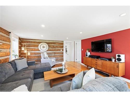 2232 Woodburn Road, Kingston, ON - Indoor Photo Showing Living Room