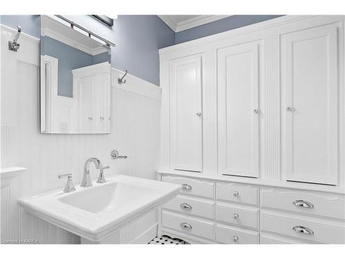 433 Cooke Crescent, Kingston, ON - Indoor Photo Showing Bathroom