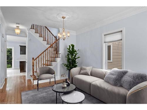 433 Cooke Crescent, Kingston, ON - Indoor Photo Showing Living Room