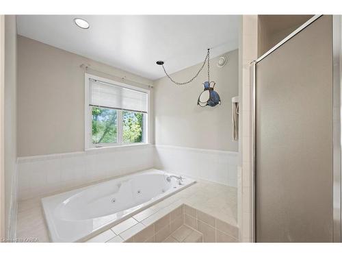 941 Malvern Terrace, Kingston, ON - Indoor Photo Showing Bathroom