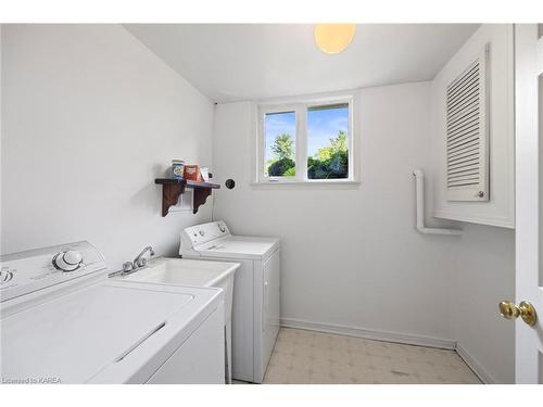 941 Malvern Terrace, Kingston, ON - Indoor Photo Showing Laundry Room