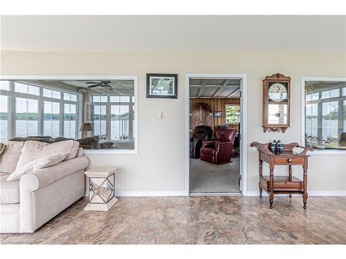 146 Twin Oaks Lane, Gananoque, ON - Indoor Photo Showing Living Room