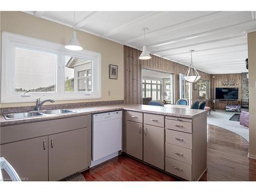 146 Twin Oaks Lane, Gananoque, ON - Indoor Photo Showing Kitchen With Double Sink