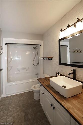 47 Follwell Crescent, Belleville, ON - Indoor Photo Showing Bathroom