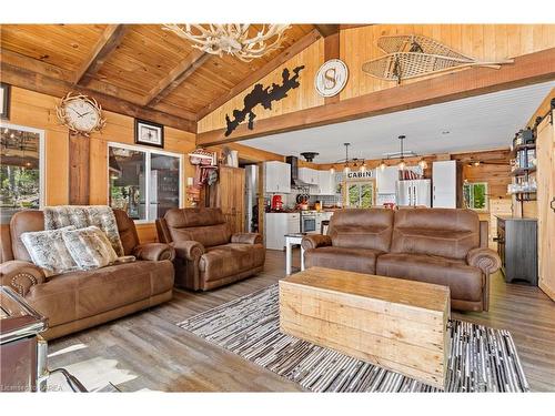 465 Limerick Lk S N Road, Limerick, ON - Indoor Photo Showing Living Room