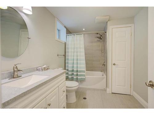801 Danbury Road, Kingston, ON - Indoor Photo Showing Bathroom