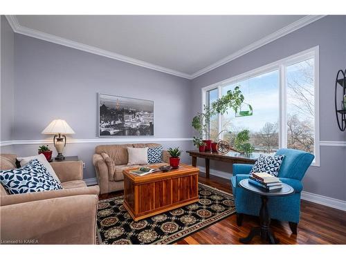 708 Palace Road, Napanee, ON - Indoor Photo Showing Living Room