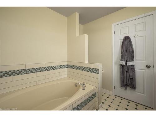 708 Palace Road, Napanee, ON - Indoor Photo Showing Bathroom