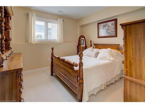 149 Britannia Crescent Crescent, Bath, ON - Indoor Photo Showing Bedroom