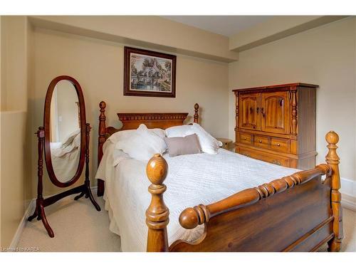 149 Britannia Crescent Crescent, Bath, ON - Indoor Photo Showing Bedroom