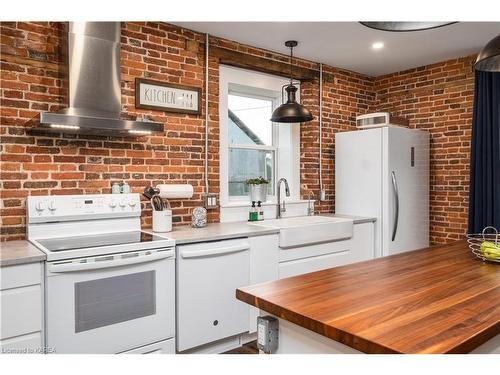 2255 Mcintyre Road, Bath, ON - Indoor Photo Showing Kitchen