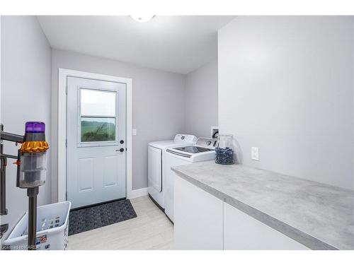 2255 Mcintyre Road, Bath, ON - Indoor Photo Showing Laundry Room