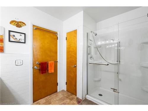 1086 Highway 2, Kingston, ON - Indoor Photo Showing Bathroom