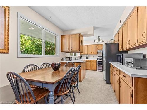 197 Fairway Hill Crescent, Kingston, ON - Indoor Photo Showing Dining Room