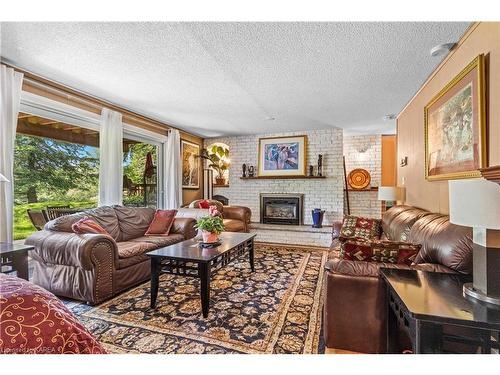 197 Fairway Hill Crescent, Kingston, ON - Indoor Photo Showing Living Room