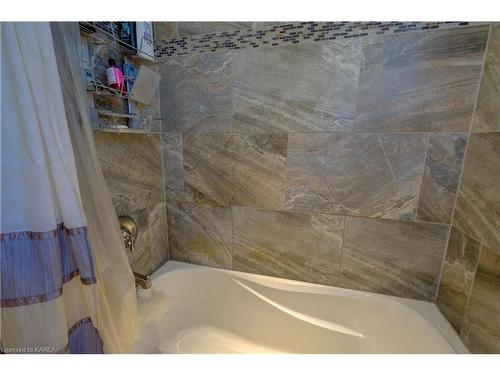 3340 Loughborough Drive, Kingston, ON - Indoor Photo Showing Bathroom
