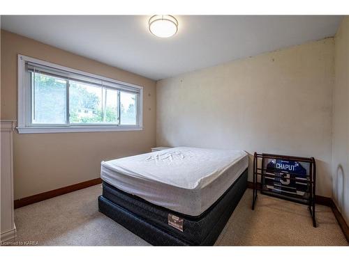 310 Arrowhead Place, Kingston, ON - Indoor Photo Showing Bedroom