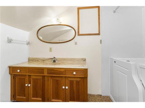 230 James Street, Kingston, ON - Indoor Photo Showing Bathroom