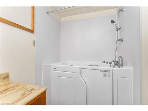 230 James Street, Kingston, ON - Indoor Photo Showing Laundry Room