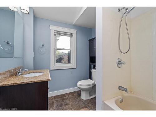300 Division Street, Kingston, ON - Indoor Photo Showing Bathroom